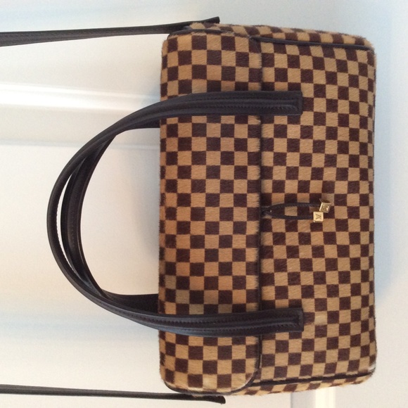 Louis Vuitton Purse - Picture 13 of 16